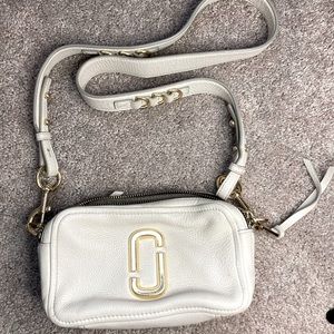 Marc Jacobs Softspot 21, leather purse with gold accents